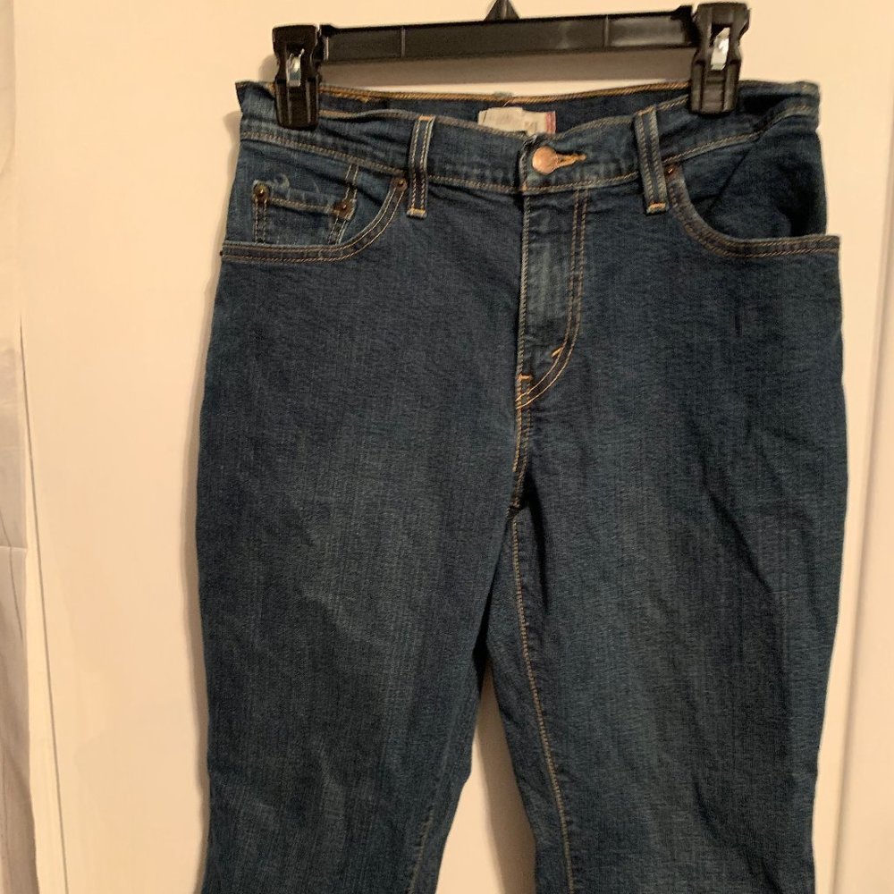 Women Levis 550 relaxed boot cut Jeans SZ 10M